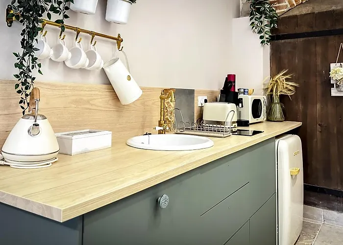 L'amaryllis, Romantique Jacuzzi Et Parking ラブホテル *