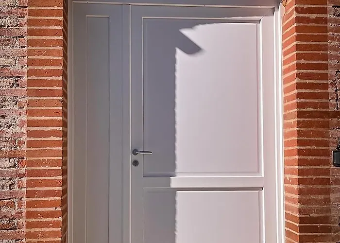 ラブホテル L'amaryllis, Romantique Jacuzzi Et Parking Cintegabelle