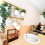 L'amaryllis, Romantique Jacuzzi Et Parking Love hotel